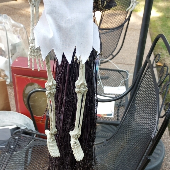 Halloween Nurse Skeleton - Picture 7 of 7